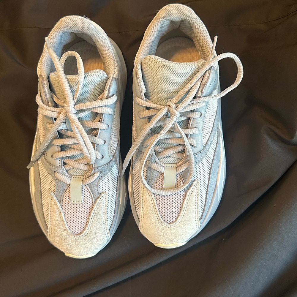 Yeezy boost 700 inertia 5.5
